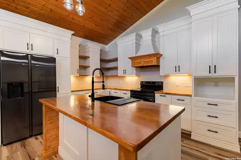 Kitchen - 7328 Fm 1021, Eagle Pass, TX 78852 photo 10 of 11