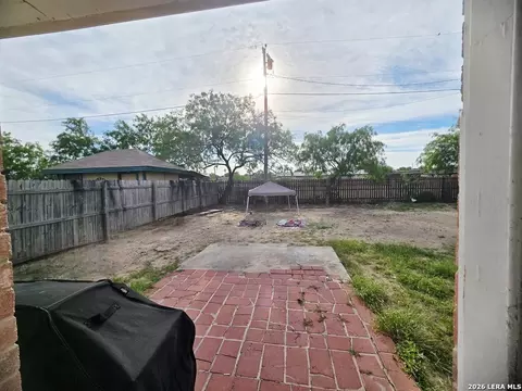 1045 Lazar, Eagle Pass, TX 78852 photo 3
