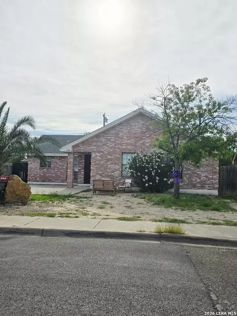 1045 Lazar, Eagle Pass, TX 78852 photo 2