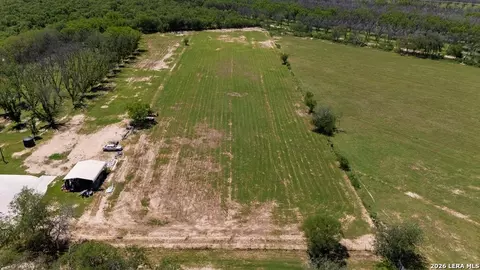 229 Dean Cary Ln, Eagle Pass, TX 78852 photo 12