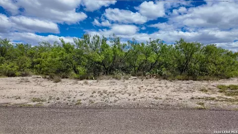 16 Borjon Dr, Eagle Pass, TX 78852 photo 9