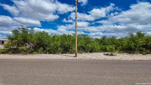 16 Borjon Dr, Eagle Pass, TX 78852 photo 8