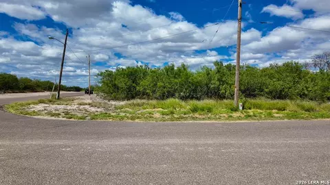 16 Borjon Dr, Eagle Pass, TX 78852