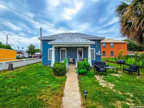 207 Ceylon 665 E Rio Grande #STE A, Eagle Pass, TX 78852