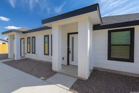 1990 Las Quintas Blvd, Eagle Pass, TX 78852