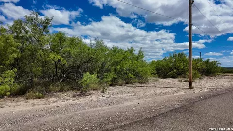 32 Borjon Dr, Eagle Pass, TX 78852