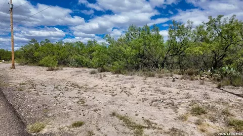 32 Borjon Dr, Eagle Pass, TX 78852 photo 9