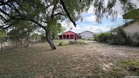 Exterior - 1558 Eidson Rd, Eagle Pass, TX 78852 photo 9 of 10