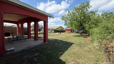 Exterior - 1558 Eidson Rd, Eagle Pass, TX 78852 photo 5 of 10