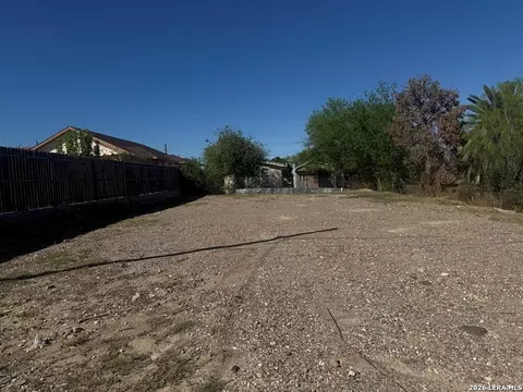 849 Callejon Nevisca, Eagle Pass, TX 78852 photo 3