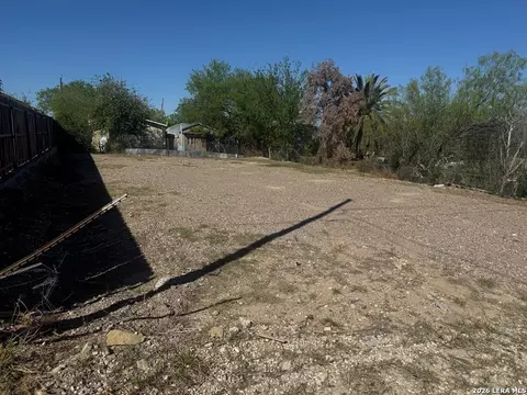 849 Callejon Nevisca, Eagle Pass, TX 78852 photo 2