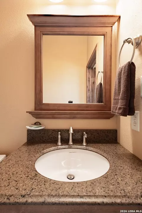 Bath - 2476 N Anejo, Eagle Pass, TX 78852 photo 7 of 9