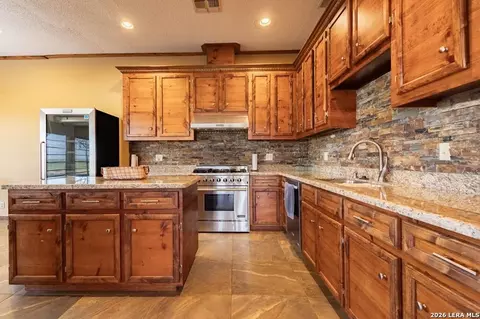 Kitchen - 2476 N Anejo, Eagle Pass, TX 78852 photo 3 of 5