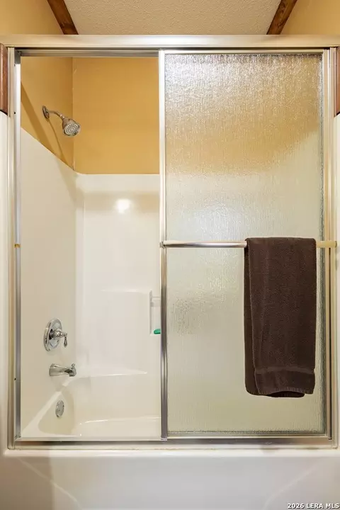 Bath - 2476 N Anejo, Eagle Pass, TX 78852 photo 5 of 9