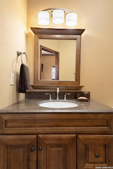 Bath - 2476 N Anejo, Eagle Pass, TX 78852 photo 4 of 9