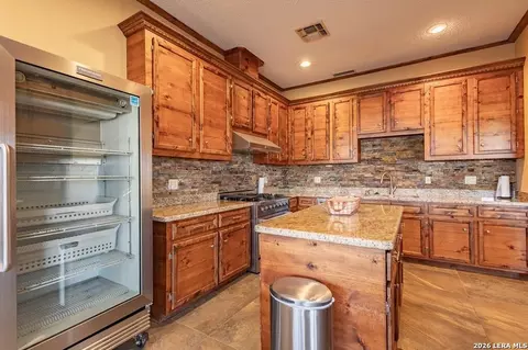 Kitchen - 2476 N Anejo, Eagle Pass, TX 78852 photo 4 of 5