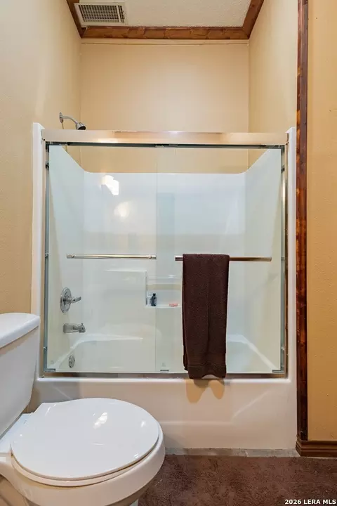 Bath - 2476 N Anejo, Eagle Pass, TX 78852 photo 2 of 9