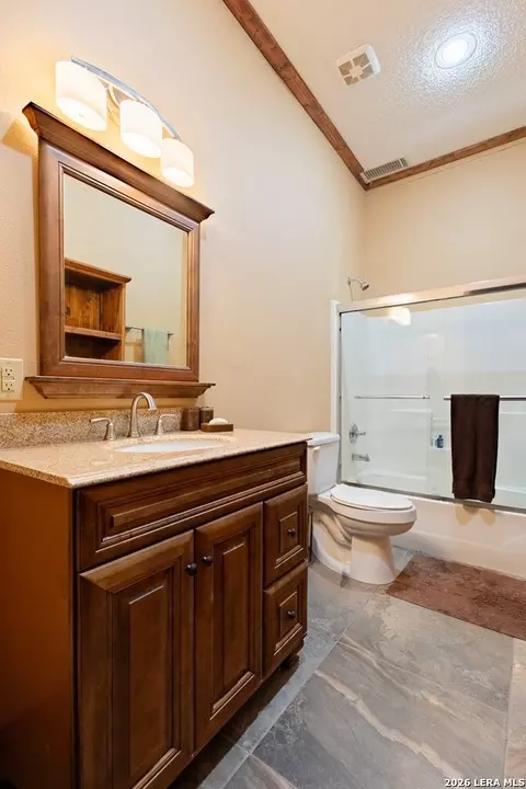 Bath - 2476 N Anejo, Eagle Pass, TX 78852 photo 1 of 9