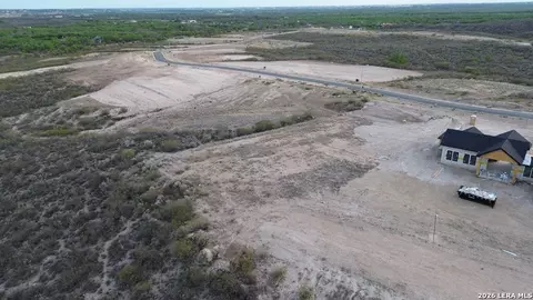 482 Paseo Del Lago, Eagle Pass, TX 78852 photo 2