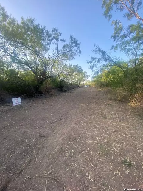 496 D Chavarria, Eagle Pass, TX 78852 photo 2
