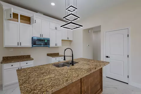 Kitchen - 42 Dub Dr, Eagle Pass, TX 78852 photo 1 of 3