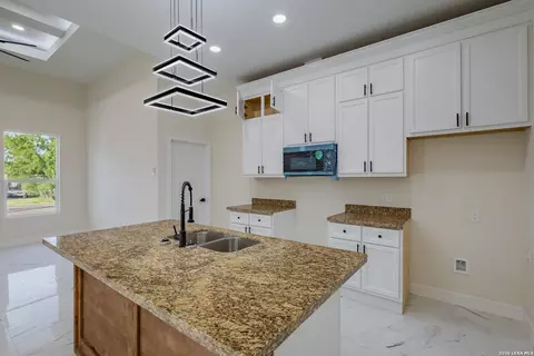 Kitchen - 42 Dub Dr, Eagle Pass, TX 78852 photo 2 of 3