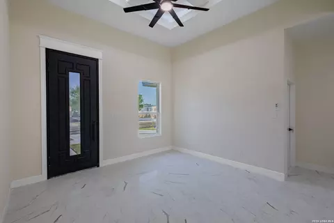 Entry Way - 42 Dub Dr, Eagle Pass, TX 78852 photo 1 of 2
