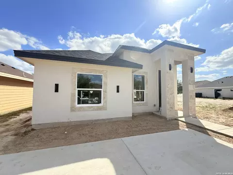 42 Dub Dr, Eagle Pass, TX 78852 photo 3
