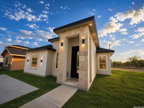 42 Dub Dr, Eagle Pass, TX 78852