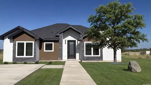 2283 Rio Sabinas Dr, Eagle Pass, TX 78852