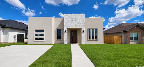 3165 Mauricio Libson Dr, Eagle Pass, TX 78852
