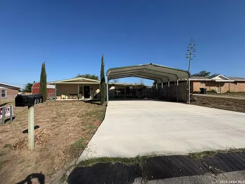 403 11th, Carrizo Springs, TX 78834