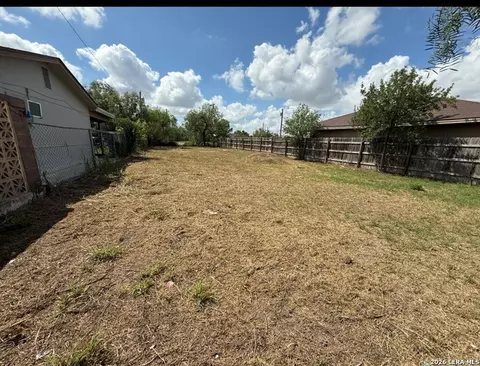 1352 Siesta Dr, Eagle Pass, TX 78852