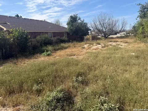 899 Madison St, Eagle Pass, TX 78852 photo 10