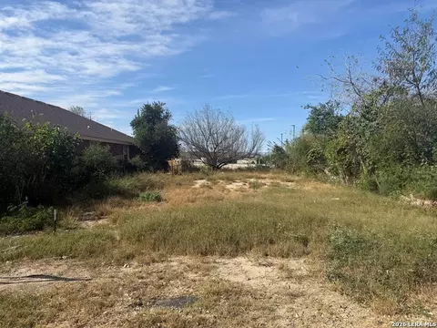 899 Madison St, Eagle Pass, TX 78852