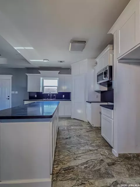 Kitchen - 2870 Garden Vw, Eagle Pass, TX 78852 photo 7 of 7