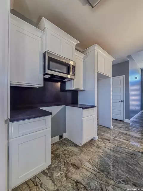 Kitchen - 2870 Garden Vw, Eagle Pass, TX 78852 photo 5 of 7
