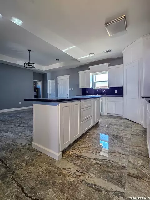 Kitchen - 2870 Garden Vw, Eagle Pass, TX 78852 photo 6 of 7