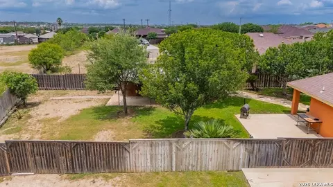 View/Area - 1796 Amanda Ln, Eagle Pass, TX 78852 photo 3 of 8