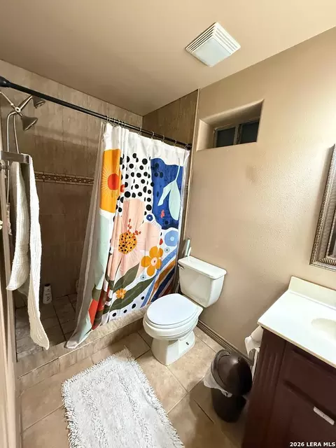 Bath - 1796 Amanda Ln, Eagle Pass, TX 78852 photo 6 of 6