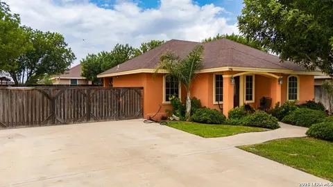 Exterior - 1796 Amanda Ln, Eagle Pass, TX 78852 photo 4 of 10