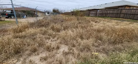186 Quail Valley Dr, Eagle Pass, TX 78852 photo 3