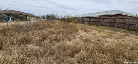 186 Quail Valley Dr, Eagle Pass, TX 78852 photo 2
