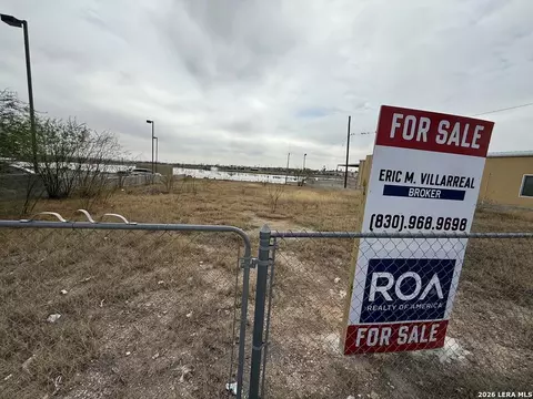 2399 Main St, Eagle Pass, TX 78852 photo 5