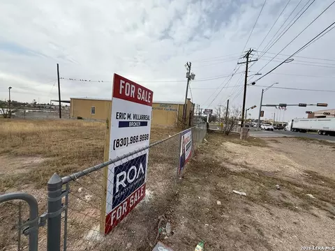 2399 Main St, Eagle Pass, TX 78852 photo 3