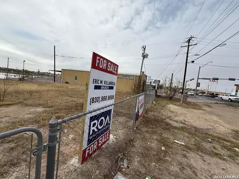 2399 Main St, Eagle Pass, TX 78852 photo 12