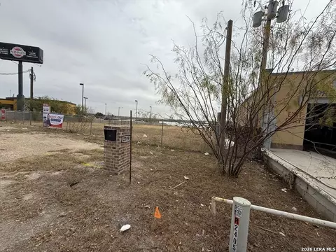 2399 Main St, Eagle Pass, TX 78852 photo 9