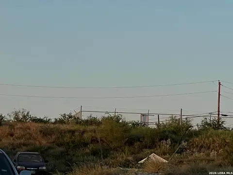 192 View Dr, Eagle Pass, TX 78852 photo 2
