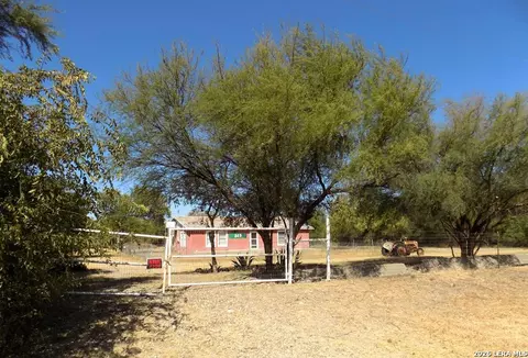 849 Lowe Rd, Quemado, TX 78877