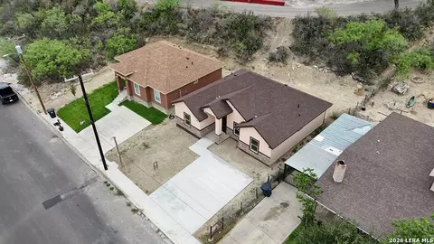 View/Area - 1956 Quarry St, Eagle Pass, TX 78852 photo 3 of 11